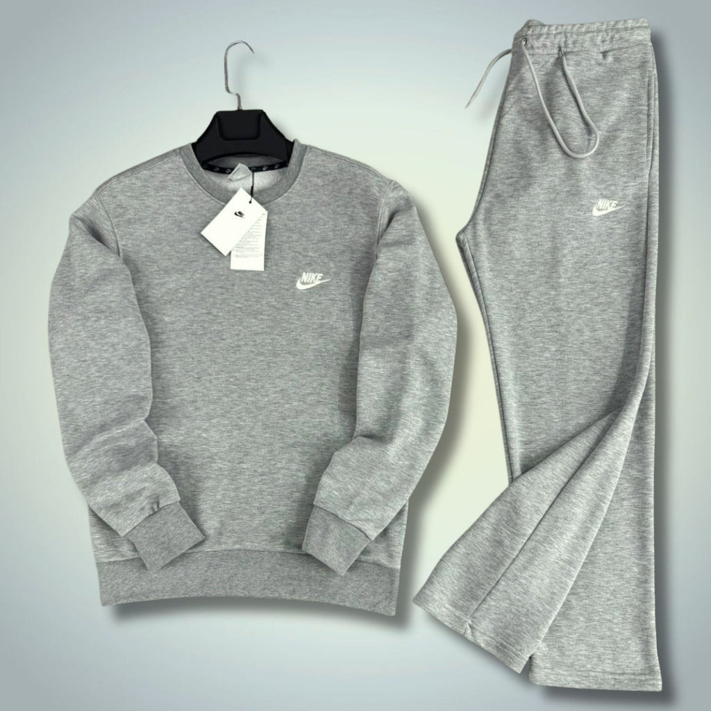 Nike Club Pánsky športový set. Klasická šedá