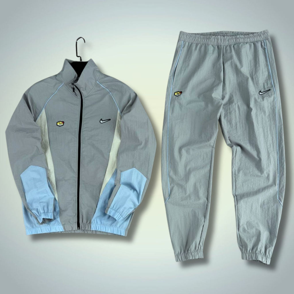 Nike TN Pánsky tkaný športový set. Sivý