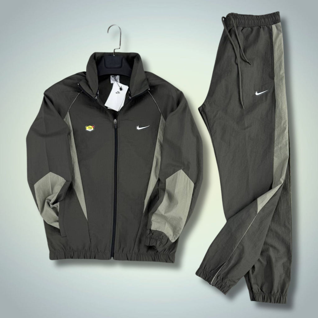 Nike TN pánska nepremokavá tepláková súprava, tmavozelená-olivovo zelená. Prémiová