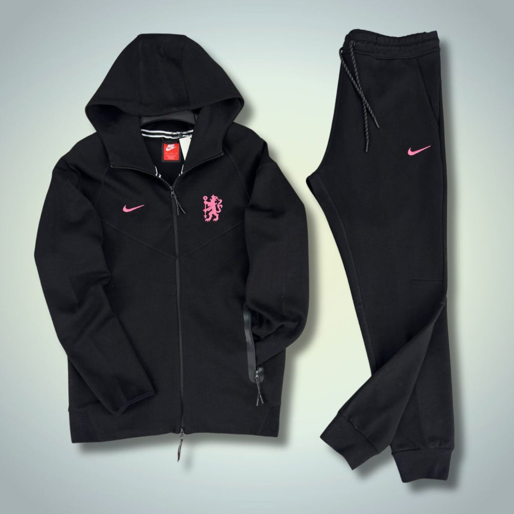 Pánska tepláková súprava Nike Liverpool Tech Fleece, čierna. Model 2024. Prémiová kvalita