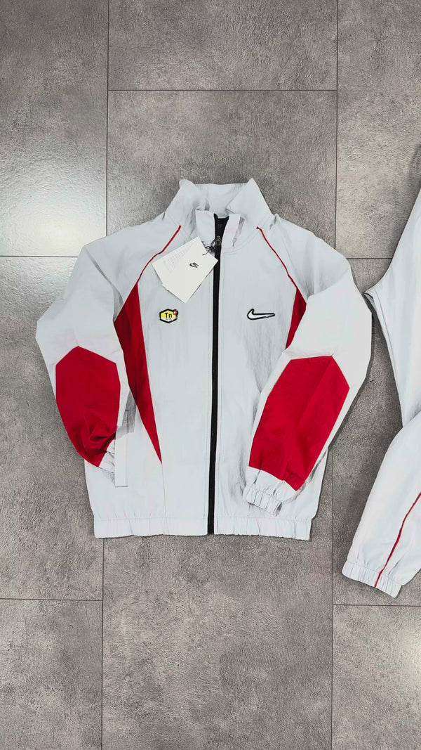 Nike TN detská nepremokavá športová súprava, svetlosivá - červená. Prémiová kvalita