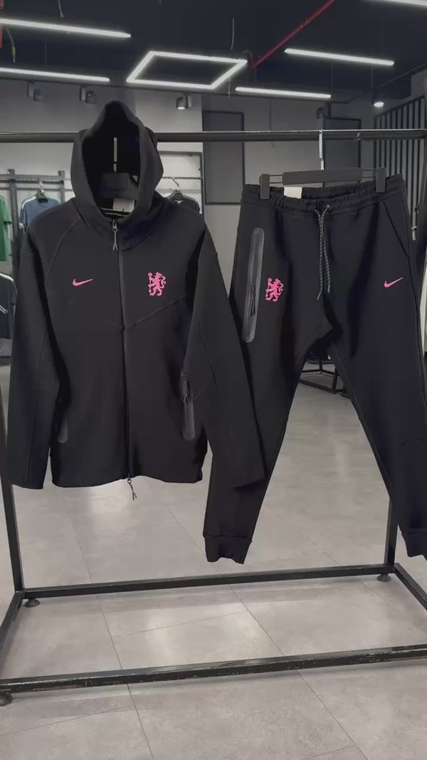 Pánska tepláková súprava Nike Liverpool Tech Fleece, čierna. Model 2024. Prémiová kvalita